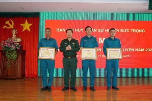 Ban CHQS Đức Trọng tổ chức Hội thi mô hình học cụ huấn luyện
