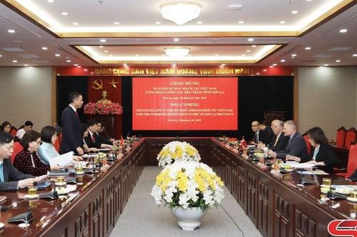 Đại sứ Đan Mạch tại Việt Nam làm việc tại tỉnh Sơn La