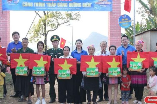 Khánh thành công trình 'Thắp sáng đường biên'