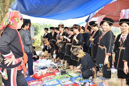 Chợ Thụt Phù Lưu