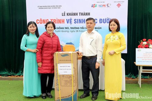 Khánh thành công trình nhà vệ sinh phân hiệu Đồng Trò, trường Tiểu học Tứ Quận
