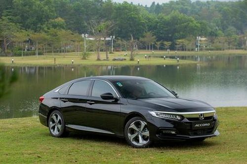 Nhiều mẫu ô tô tồn kho đang giảm giá mạnh