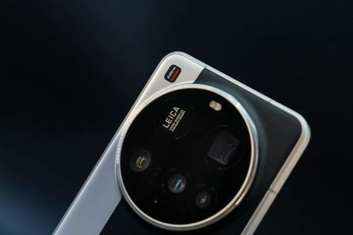 Cận cảnh Xiaomi 15 Ultra mới ra mắt: Camera cực khủng, pin 6.000mAh và rất nhiều phụ kiện đẹp!