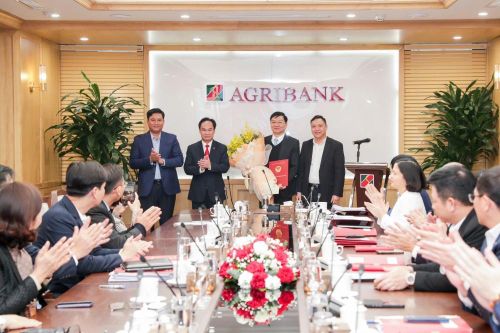 Agribank tổ chức Hội nghị công bố Quyết định của Thống đốc NHNN về công tác cán bộ