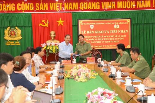 Công an tỉnh Vĩnh Long tiếp nhận nhiệm vụ từ các sở ngành chuyển giao