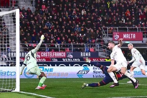 Bologna giành chiến thắng trước AC Milan