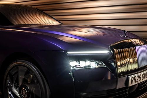 Rolls-Royce Black Badge Spectre có giá bán tại Việt Nam gần 20,6 tỷ đồng