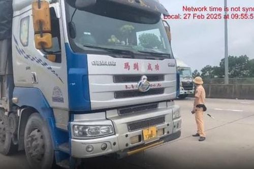 Quá tải, không chấp hành lực lượng chức năng, chủ xe và tài xế bị xử phạt gần 250 triệu đồng