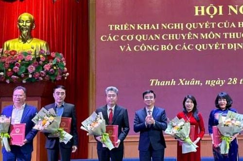 Quận Thanh Xuân: Công bố quyết định về công tác cán bộ sau sắp xếp