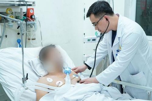 Đi khám bệnh vì đau bụng, người đàn ông bất ngờ ngất xỉu, ngừng tuần hoàn