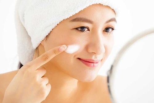Cách chọn kem dưỡng tốt nhất cho da dầu