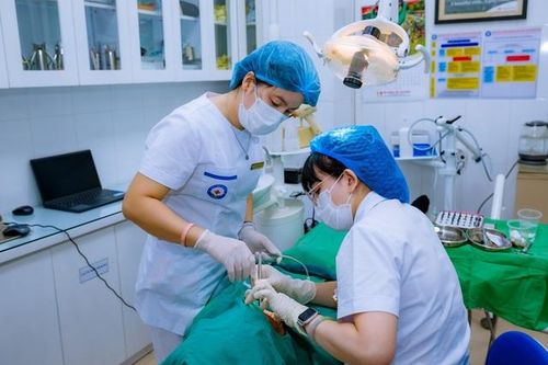 Chụp X-quang, khám miễn phí tất cả các bệnh lý răng miệng