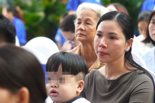 Những đứa trẻ mắc bệnh hiếm ở TP.HCM, tiền thuốc chục tỷ đồng