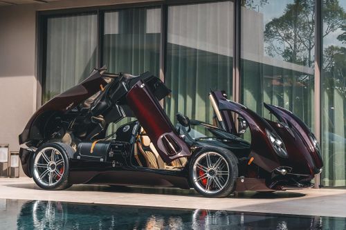 Cận cảnh siêu xe Pagani Utopia Roadster vừa ra mắt tại Singapore