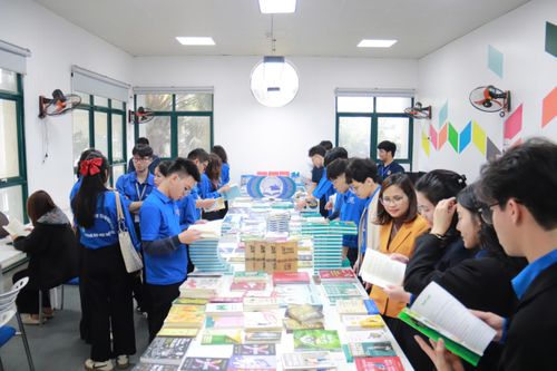 Ra mắt câu lạc bộ Sách và Tri thức EPU