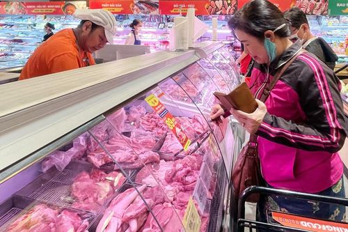 Siêu thị khuyến mại sâu chào đón ngày Quốc tế Phụ nữ (8/3)