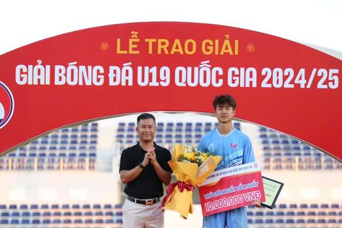 Thủ môn 18 tuổi cao gần 1m90 nhận danh hiệu cá nhân cao quý ở giải quốc gia, tương lai đầy xán lạn