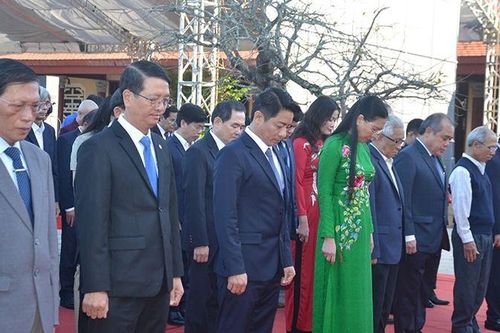 Dâng hương kỷ niệm 119 năm Ngày sinh Thủ tướng Phạm Văn Đồng