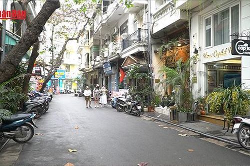 Ngày đầu thí điểm hạn chế ô-tô trên 16 chỗ vào phố cổ