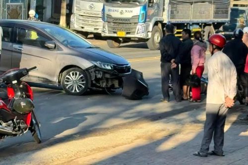 Chuyển hướng không an toàn, gây tai nạn liên hoàn