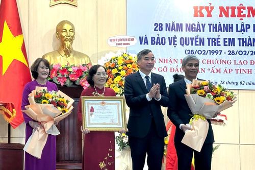 Hội Từ thiện và Bảo vệ quyền trẻ em thành phố Đà Nẵng đón nhận Huân chương Lao động hạng Nhất