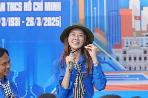 Hoa hậu Bảo Ngọc truyền cảm hứng 'sống xanh' đến bạn trẻ TP. HCM