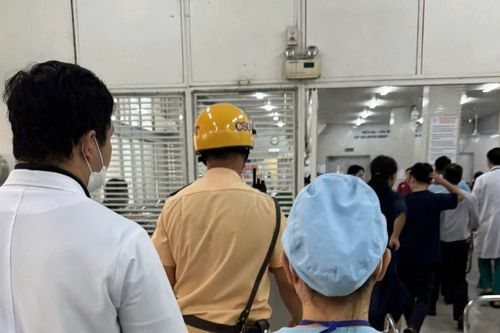 CSGT TPHCM hỗ trợ đưa người bệnh đi cấp cứu kịp thời