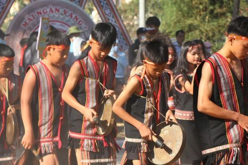 Hơn 1.000 học sinh Kon Tum tham gia liên hoan cồng chiêng, múa xoang
