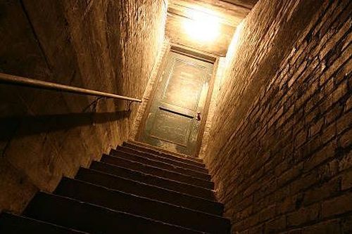 4 thứ đáng sợ ẩn sâu dưới sàn nhà... hãi nhất số 2