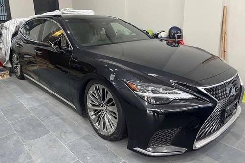 Lexus LS500 2022 mới cứng, 'bỏ xó' 3 năm rao bán 5 tỷ đồng