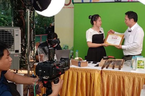 'Bắt tay' để nâng cao chất lượng nhân lực