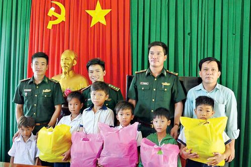 Chắp cánh ước mơ cho những 'mầm xanh' nơi biên cương