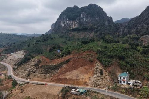 Tiềm ẩn nguy cơ sạt lở, tai nạn giao thông trên đường tránh thành phố Sơn La