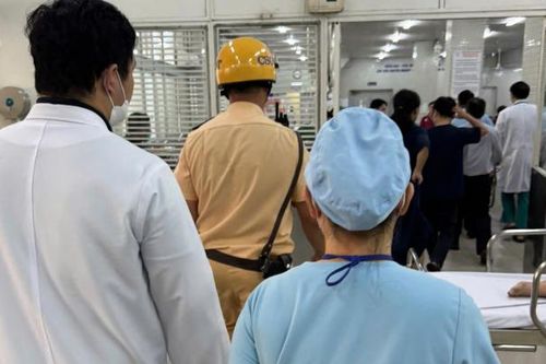 CSGT TP HCM hỗ trợ người dân đến bệnh viện cấp cứu kịp thời
