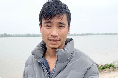 'Tổ phó an ninh' xóm cứu người phụ nữ trượt chân rơi xuống sông Hồng