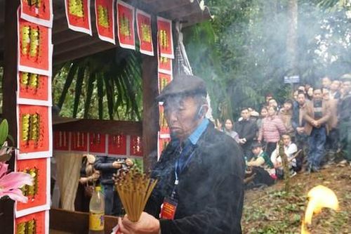 Lễ cúng rừng của người Mông