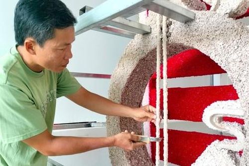 Cận cảnh cây đàn kìm cao hơn 4m làm bằng 500kg muối ở Bạc Liêu