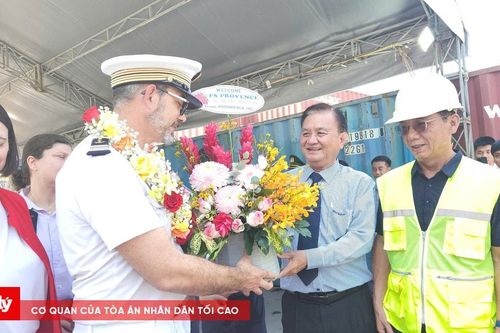 Tàu Hải quân Pháp cập cảng Lotus, TP.HCM