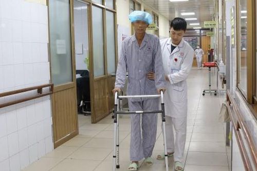 Người đàn ông chấn thương sọ não biến chứng được cứu sống thần kỳ