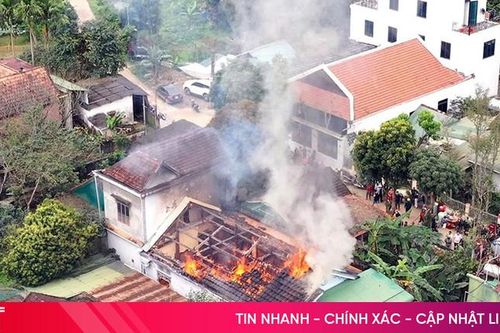 'Bà hỏa' thiêu rụi ngôi nhà gỗ 3 gian ở Hương Khê