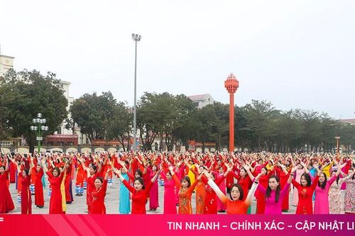 Gần 13.000 người tham gia sự kiện đồng diễn dân vũ, diễu hành duyên dáng áo dài