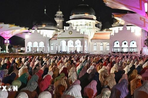 Hàng triệu tín đồ Hồi giáo khắp Trung Đông-Bắc Phi đón tháng Ramadan