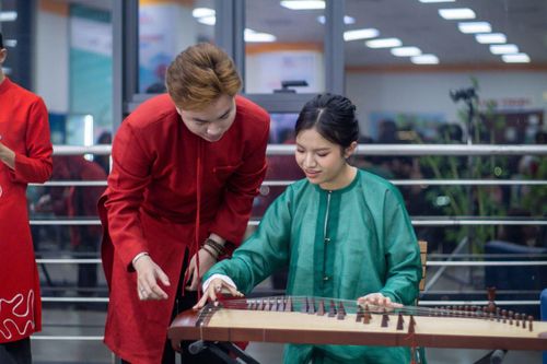 Cần tạo nhiều cơ hội để thế hệ Gen Z tiếp xúc với nhạc cụ dân tộc truyền thống