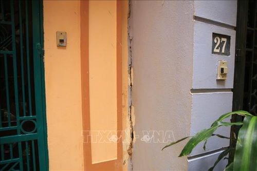 Hà Nội: Kiểm tra khu vực bị sụt lún nhà dân tại Giang Văn Minh