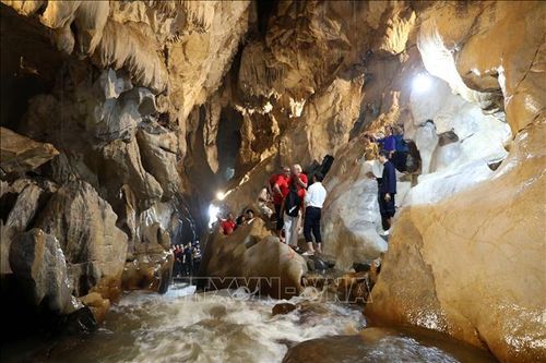 Công viên địa chất Lạng Sơn khai thác tiềm năng du lịch thám hiểm hang động