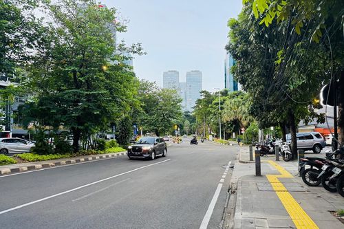 Đường phố vắng vẻ trong ngày đầu tháng lễ Ramadan ở Jakarta