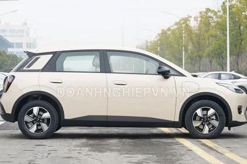 Xe hơi dài gần 4,3 mét, thiết kế ấn tượng, giá chưa tới 250 triệu đồng