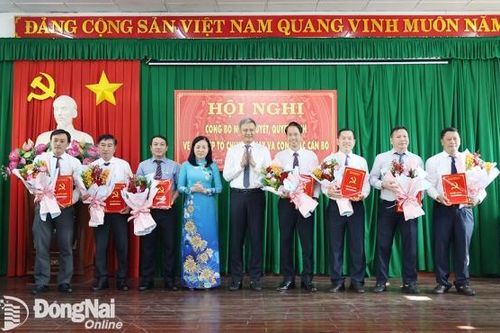 Huyện Nhơn Trạch công bố nghị quyết, quyết định về sắp xếp, tổ chức bộ máy và công tác cán bộ
