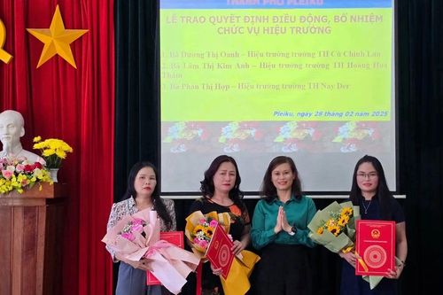 Pleiku: Trao quyết định điều động, bổ nhiệm cán bộ quản lý ngành giáo dục