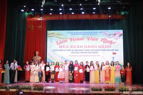 Liên hoan văn nghệ Mùa xuân dâng Đảng